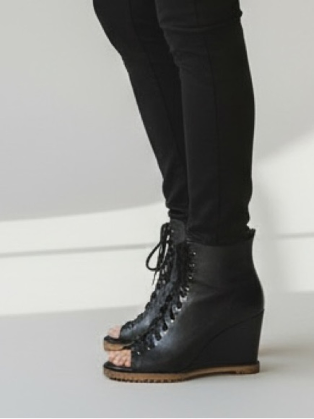 Linea Paolo SASHA | Women's High Wedge Peep Toe Transitional Bootie Black Sz. 8M - Picture 10 of 10
